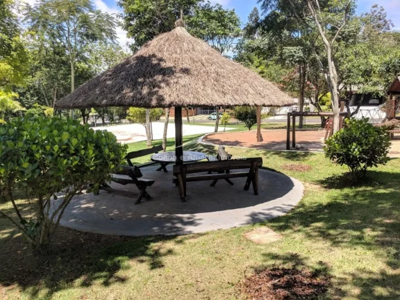 Imagem Belíssima casa em condomínio à venda, com 4 quartos, 452 m².