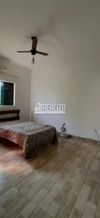 Imagem Casa com Piscina e Churrasqueira no CENTRO de Rifaina