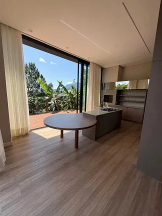 Imagem Casa alto padrão com 3 dormitórios sendo 1 suíte e 2 vagas em Jaraguá do Sul /SC