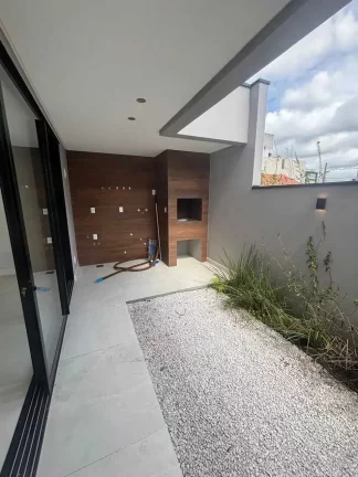 Imagem Sobrado com 3 suítes e 3 vagas e piscina privativa no bairro São Francisco de Assis, em Camboriú/SC