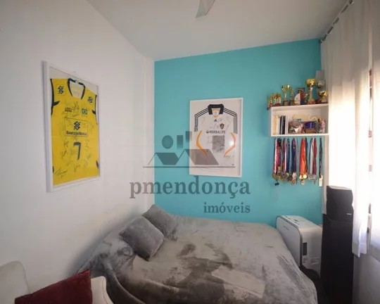Imagem Lindo apartamento amplo arejado, decorado com muito bom gosto, todo reformado, com living para 02 am...