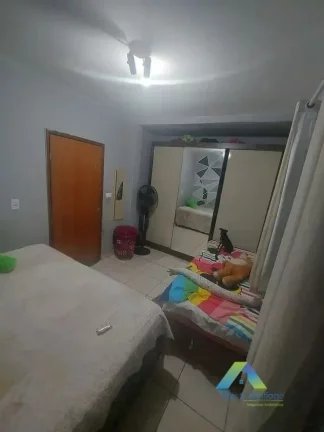 Imagem Sobrado com 309M². 04 quartos e 02 vagas a venda R$ 600 - cidade Domitila -sp