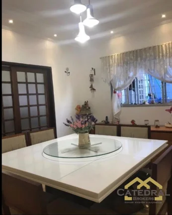 Imagem Casa com três dormitórios e amplo quintal em bairro tranquilo em Jundiaí