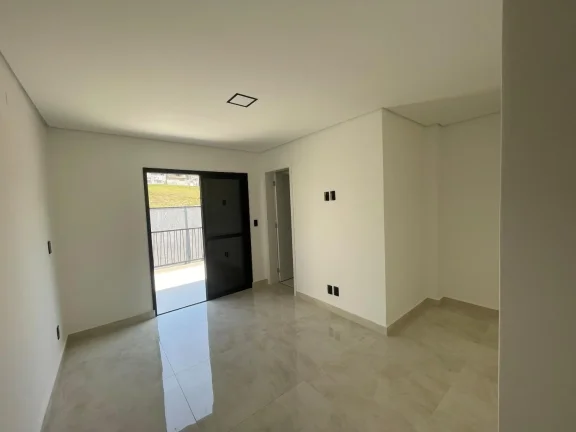 Foto do imóvel: Casa com Piscina e Terraço no Condomínio Nova Jaguari