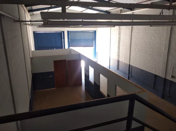 Imagem Barracão Ótima Localização com 600m², com duas salas , copa com gabinete, mezanino com mais 02 ...