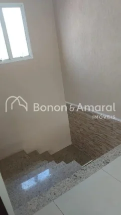 Imagem Casa estilo sobrado com 3 quartos, sendo 2 suítes, 3 salas, cozinha ampla e moderna com móveis pla...