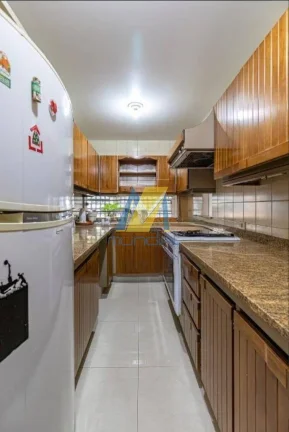 Imagem Casa Alto Padrão com 3 suítes e lazer completo em localização estratégica