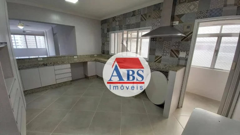Imagem Amplo apartamento na Aparecida em santos reformado a poucos metros do mar