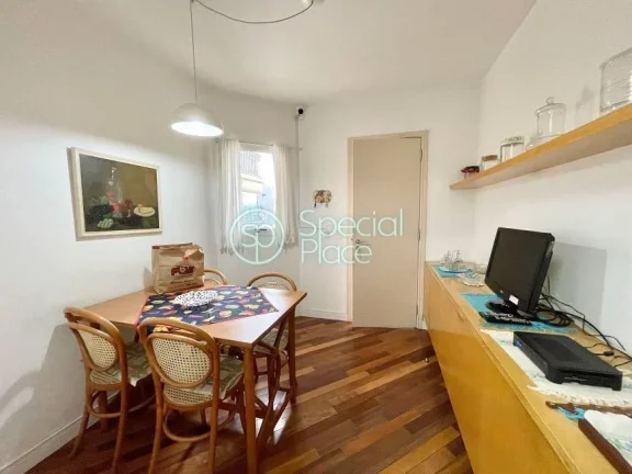 Imagem Apartamento com 261m² na Vila Nova Conceição. Living bem amplo e iluminado para dois ambientes, v...