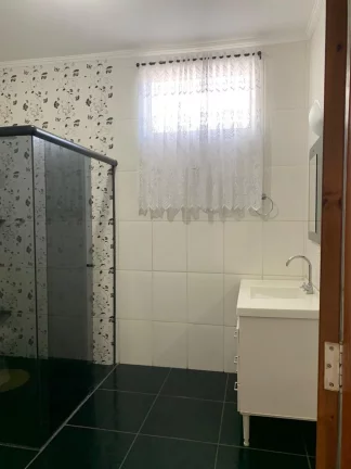 Imagem Imperdível! Casa à venda em Franca-SP, bairro Cidade Nova, com 2 quartos, 2 salas, 1 banheiro, 4 vagas de garagem, 170m². Venha conferir!
