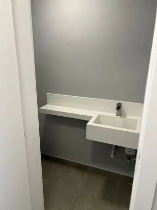 Imagem Apartamento de luxo no Morumbi: 4 quartos, 2 suítes, 3 banheiros, 5 vagas de garagem, 200m² - São Paulo-SP.