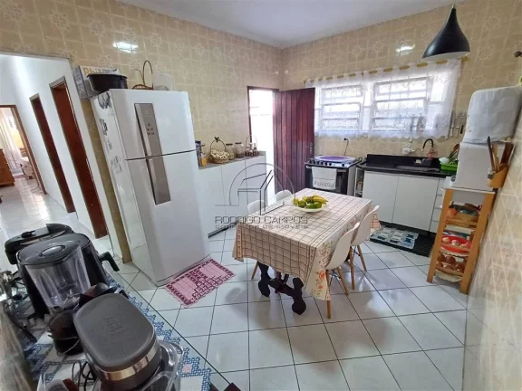Imagem Espaçosa Casa Geminada 2 Quartos sendo 1 suíte e com edícula assobradada em Tupi, Praia Grande - R$650 mil