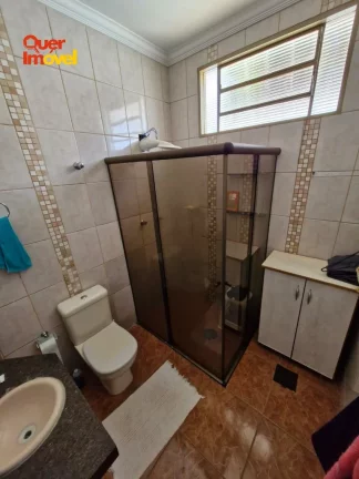 Imagem Imperdível: Casa à venda em Ribeirão Preto-SP, bairro Alto do Ipiranga. 3 quartos, 2 suítes, 3 salas, 4 banheiros, 3 vagas de garagem. 267,06 m².