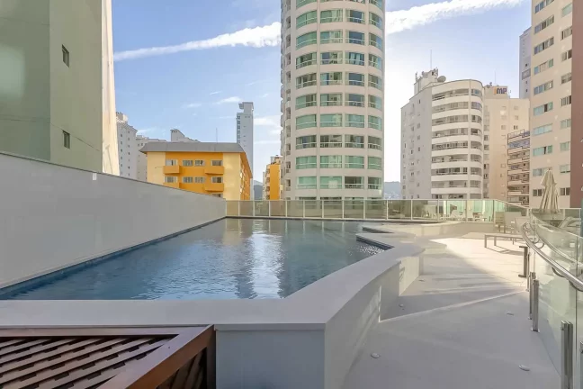 Imagem Apartamento vista mar e andar alto! Com 4 suítes e 3 vagas no Bairro Pioneiros em Balneário Camboriú