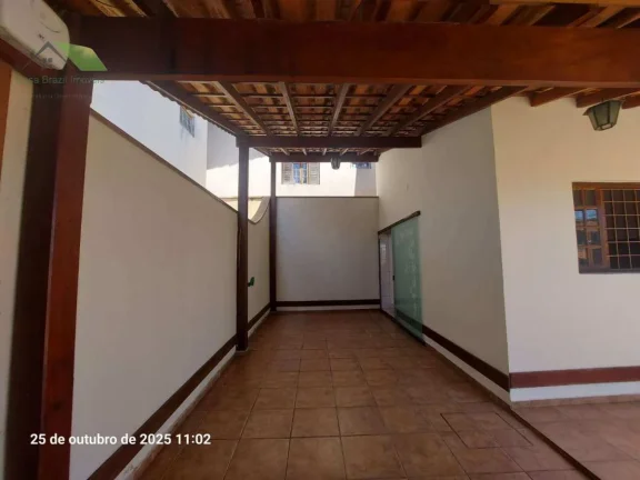 Imagem Sobrado de Esquina Exclusivo em Braz Cubas com 2 Suítes e garagem para 2 Carros!