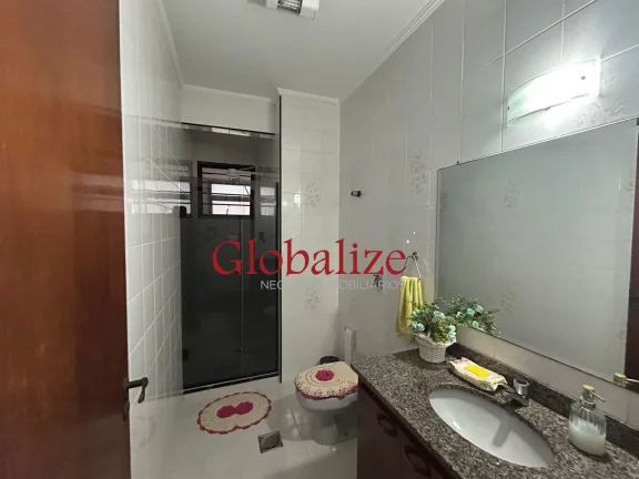 Imagem Casa com 4 Dormitórios à venda com 2 vagas de garagem no bairro do Embaré em Santos por R$1.280.000,00