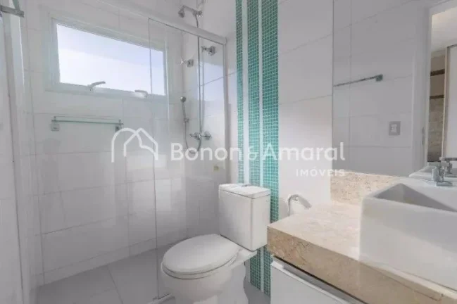Imagem Esta residência de alto padrão oferece 290 m² de área construída em um terreno de 360 m², unin...