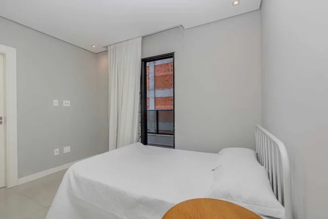 Imagem Apartamento com 3 suítes e 3 vagas de garagem no centro de Balneário Camboriú/SC