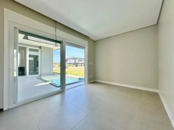 Imagem Casa 4 Dormitórios - Bairro Capão Novo