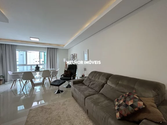Imagem Apartamento á venda mobiliado e decorado, com 3 dormitórios e 2 vagas de garagem no centro de Balneário Camboriu