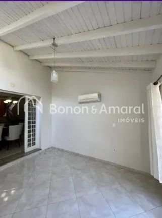 Imagem A casa possui um amplo espaço interno, com 3 quartos, sendo uma suíte com varanda, todos equipados...