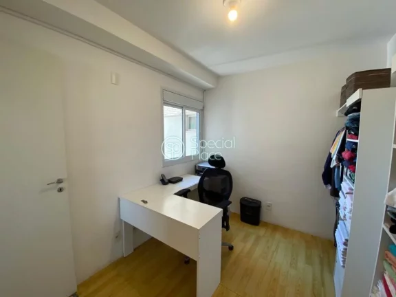 Imagem Amplo apartamento à venda com 4 quartos, sendo 2 suítes, e 4 banheiros no total. Este apartamento ...