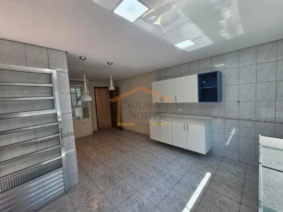 Imagem Sobrado de 160 m² com 3 dormitórios, sendo 1 suíte e 2 quartos no corredor, além de 1 banheiro n...