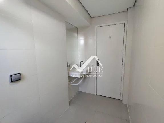 Imagem Apartamento com 2 dormitórios e dependencia completa de empregada, vaga d garagem demarcada à venda, 90 m² por R$ 470.000 - Campo Grande - Santos/SP