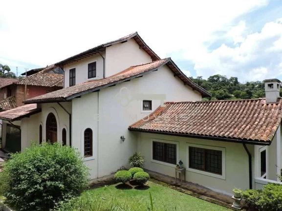 Imagem Casa Colonial Americana no Condomínio Forest Hills com 04 suítes e piscina!