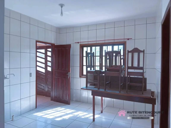 Imagem Excelente Casa em Alvenaria no Bairro Salinas- Balneário Barra do Sul-SC