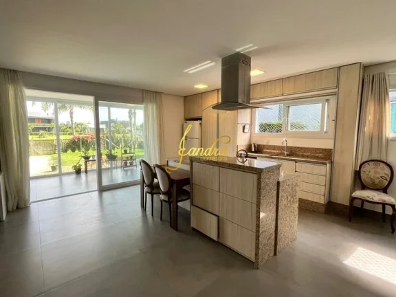 Imagem Sobrado Beira Lago, com 04 suites e piscina aquecida