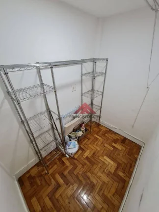 Imagem Excelente Apartamento com sala dois quartos dependencias completa,sol da manhã,elétrica e hidraulica reformadas,quarto principal montado com armários,