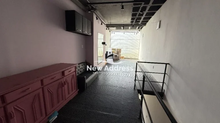 Imagem Para quem busca uma loja ja com mezanino , com aproximadamente 50 m2 , prontinha para usar . Em uma região que esta em grande crescimento . Uma opor