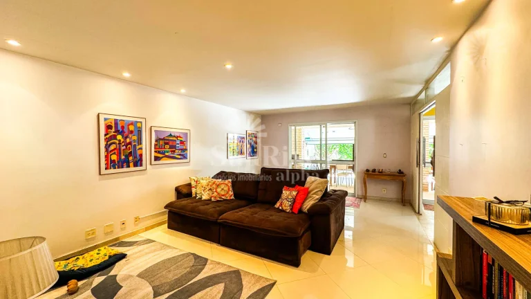 Imagem Casa de esquina com 240m² - 4 quartos - 2 suítes | Tamboré 7 - R$2.799.000 | Alphaville