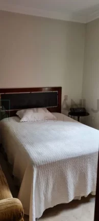 Imagem Apartamento de Luxo para Locação em Moema, São Paulo-SP: 3 quartos, 3 suítes, 2 salas, 4 banheiros, 220m² de área.