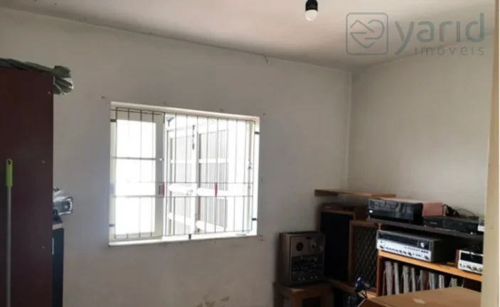 Imagem Imperdível casa à venda no Centro de Jundiaí-SP: 3 quartos, 1 suíte, 2 banheiros, 3 vagas de garagem e 228m² de área!