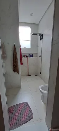 Imagem Casa de Esquina à Venda no Bairro Barreiro – Patos de Minas/MG | 3 Quartos (1 Suíte com Closet), 240m² de Terreno | Aceita Permuta