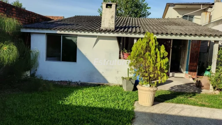 Casa com dois dormitórios na Jucelino Kubitschek