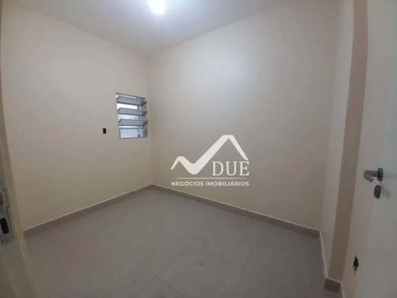 Imagem Apartamento 3 dormitórios, 2 banheiros, vaga demarcada, portaria, 100% reformado com 94m2 de áreà útil. Santos no Marapé próximo a Carvalho.