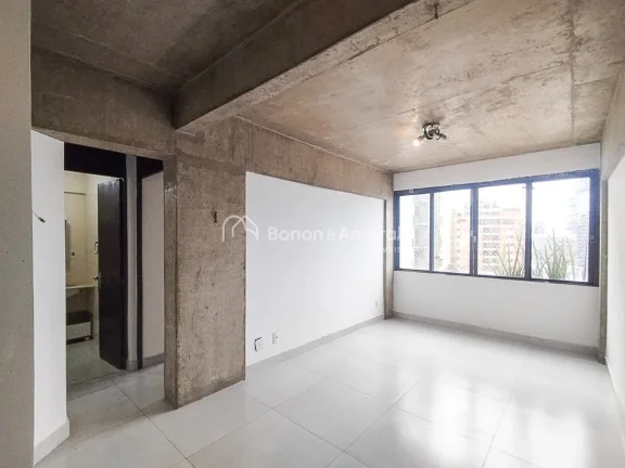 Imagem Loft Estiloso com Design Industrial no Coração da Cidade