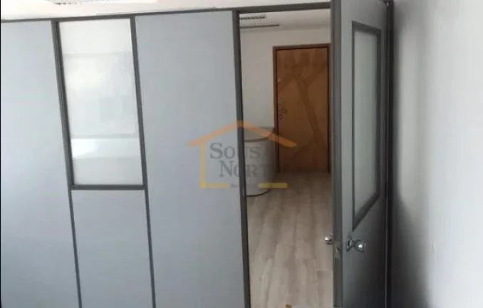 Imagem Sala Comercial, 33m² de área útil, equipada com móveis, ar condicionado, copa, pintura nova, pis...