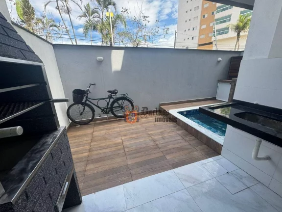 Imagem Sobrado com 2 dormitórios à venda, 67 m² por R$ 389.000,00 - Vila Atlântica - Mongaguá/SP