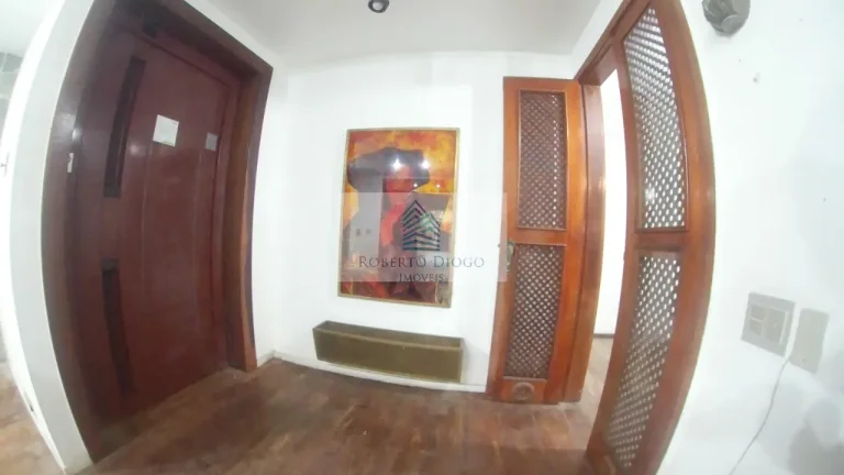 Imagem Imóvel Comercial de Alto Padrão na Barra da Tijuca - 9 Quartos, 2 Suítes, 4 Salas e 5 Vagas de Garagem - Rio de Janeiro-RJ - 982,50m².