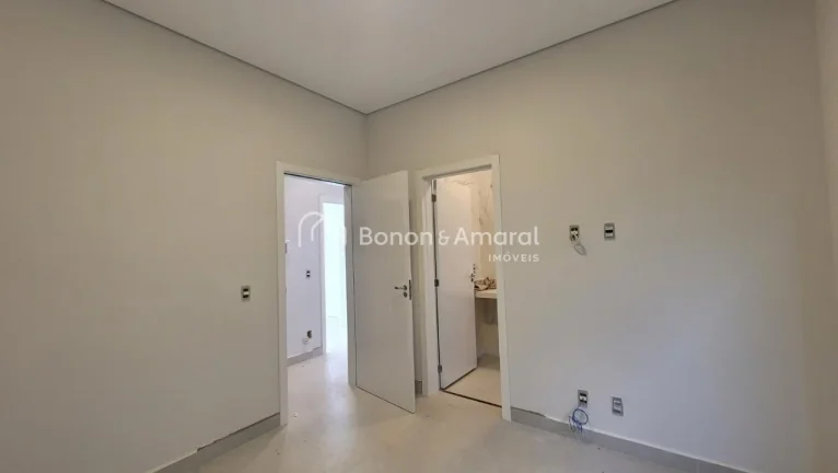 Imagem Venda de casa térrea em Valinhos, em excelente localização! Esta linda residência combina um pro...