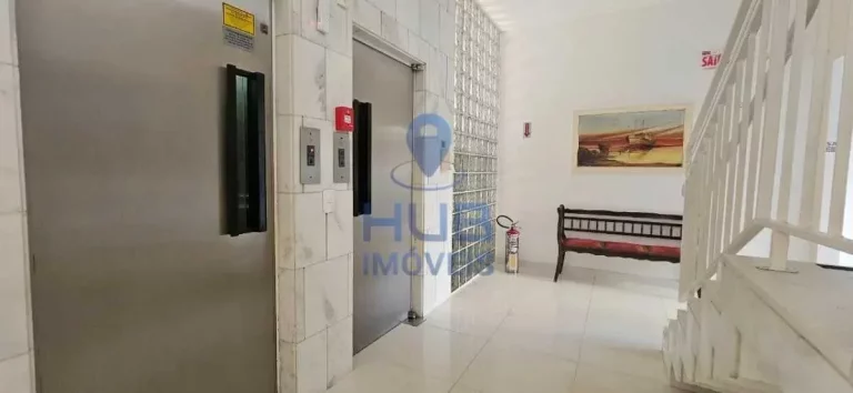 Imagem Apartamento semi mobiliado com 4 dormitórios sendo 1 demi suíte e 1 vaga no Centro de Florianópolis