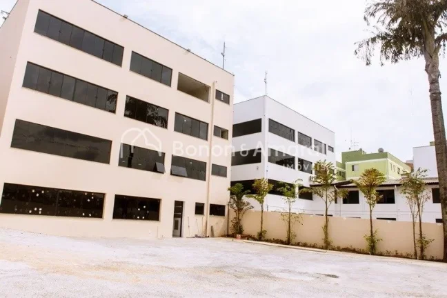 Imagem Venda de prédio comercial, no Jardim do Lago, em Campinas!
Zoneamento ZM 2.
Local de fácil acesso ...