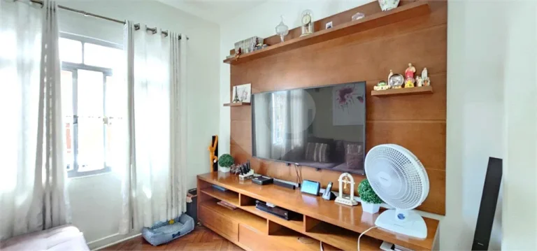 Imagem Casa para alugar com 5 quartos, sendo 2 suítes, em Alto da Lapa, São Paulo - SP
