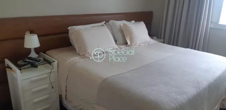 Imagem Apartamento com 240m², 4 dormitórios, sendo 3 suítes, 4 vagas, living para 3 ambientes, varanda, ...
