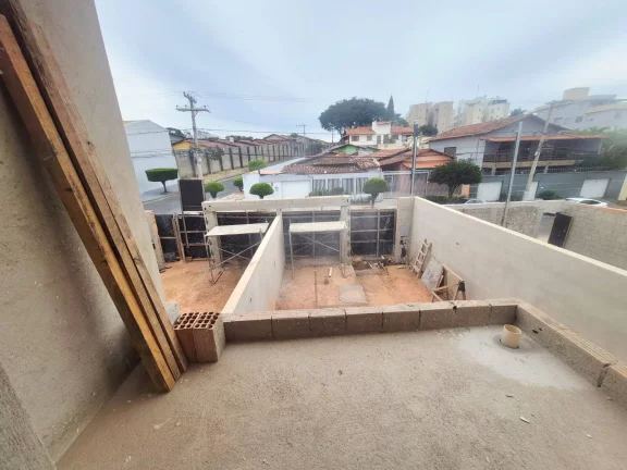 Imagem Casa geminada com 4 quartos 1 suíte com closet 4 vagas