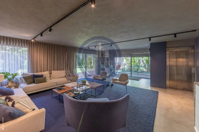 Imagem Imperdível: Casa à venda em SP, 3 quartos, 3 suítes, 2 salas, 5 banheiros, 4 vagas e 628m² no Alto de Pinheiros!